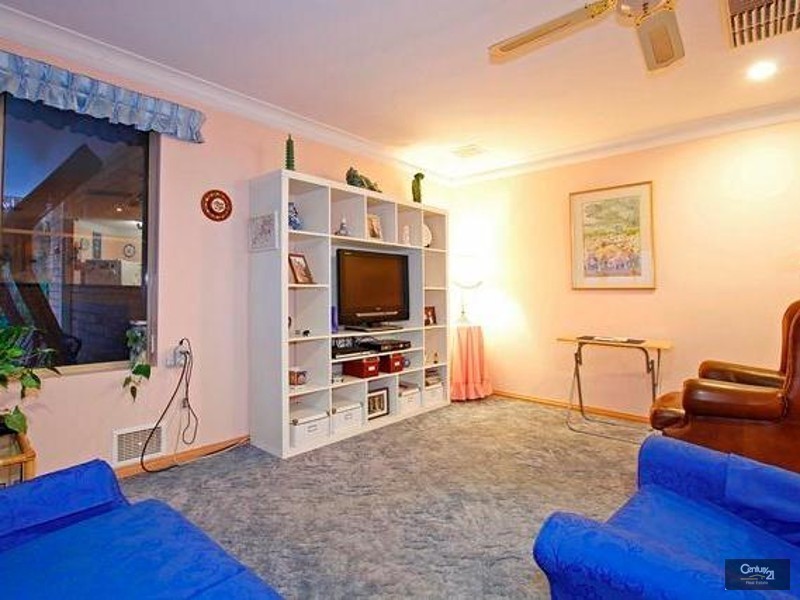 18 Chardonnay Grove, Mount Nasura WA 6112