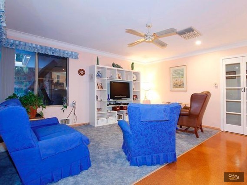 18 Chardonnay Grove, Mount Nasura WA 6112