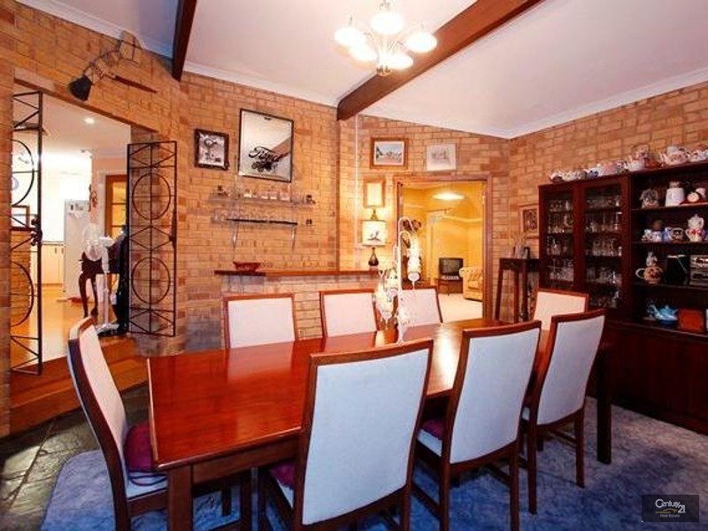 18 Chardonnay Grove, Mount Nasura WA 6112