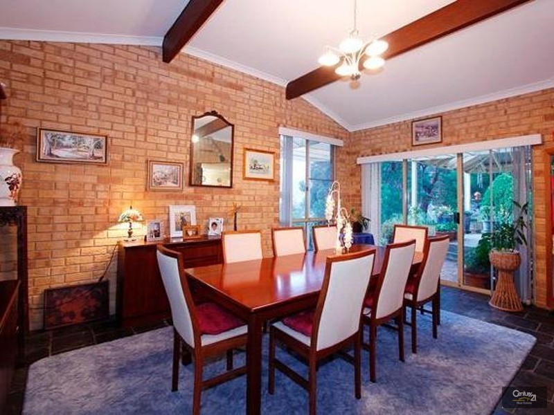 18 Chardonnay Grove, Mount Nasura WA 6112