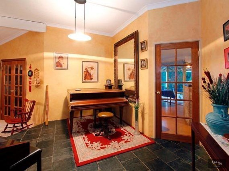 18 Chardonnay Grove, Mount Nasura WA 6112