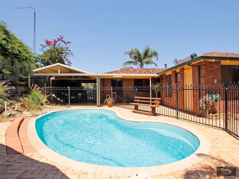 13 Barranduna Drive, Mount Nasura WA 6112