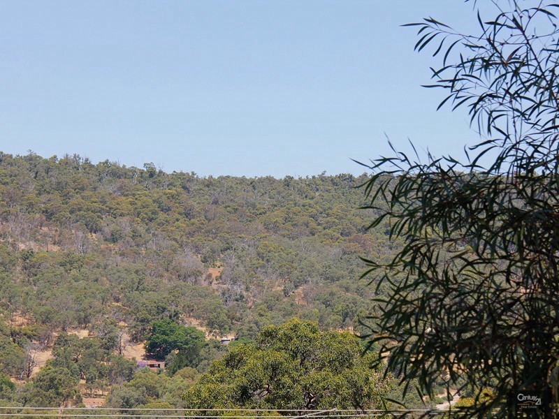 13 Barranduna Drive, Mount Nasura WA 6112