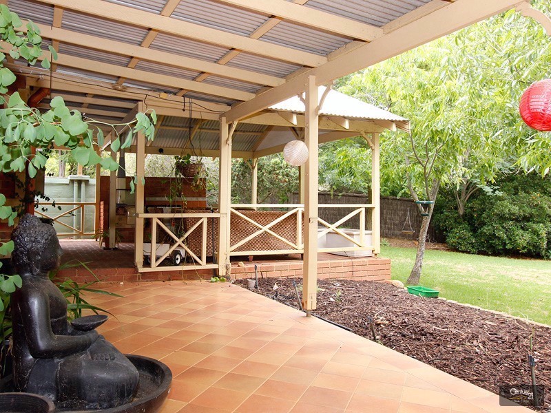 101 Burrows Retreat, Bedfordale WA 6112