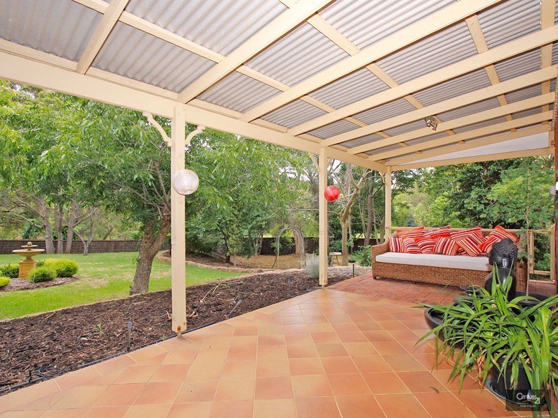 101 Burrows Retreat, Bedfordale WA 6112