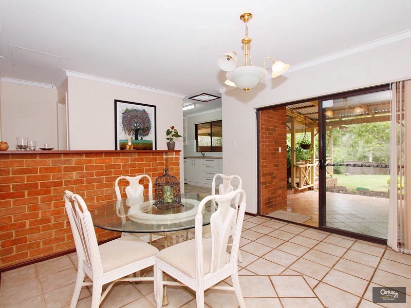 101 Burrows Retreat, Bedfordale WA 6112