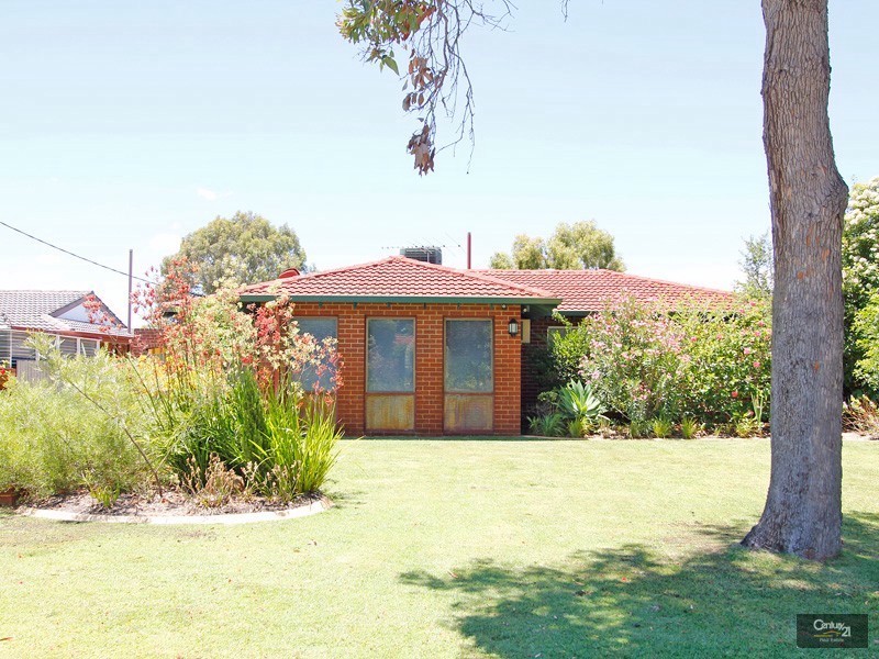 79 Lyrebird Way, Thornlie WA 6108