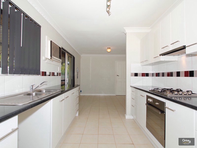 44 Waratah Drive, Camillo WA 6111