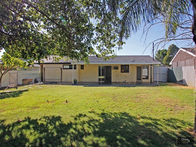 44 Waratah Drive, Camillo WA 6111