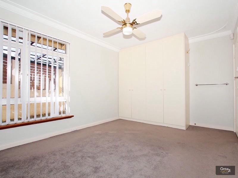 44 Waratah Drive, Camillo WA 6111