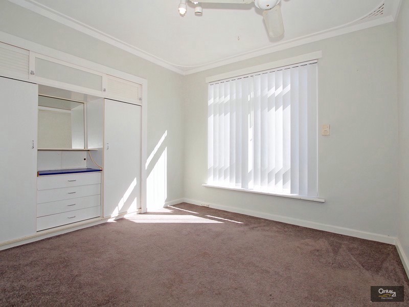 44 Waratah Drive, Camillo WA 6111