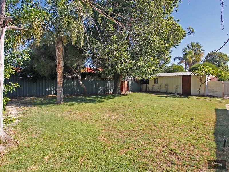 44 Waratah Drive, Camillo WA 6111