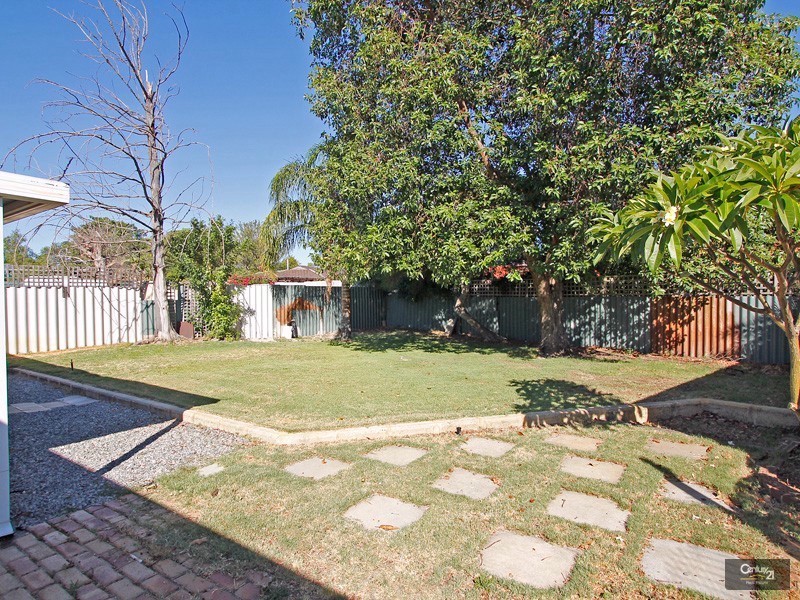 44 Waratah Drive, Camillo WA 6111