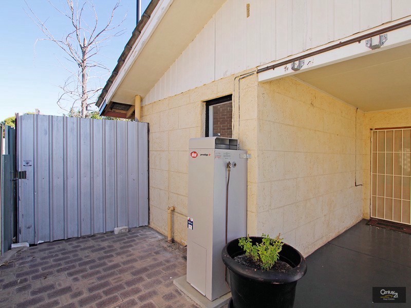 44 Waratah Drive, Camillo WA 6111