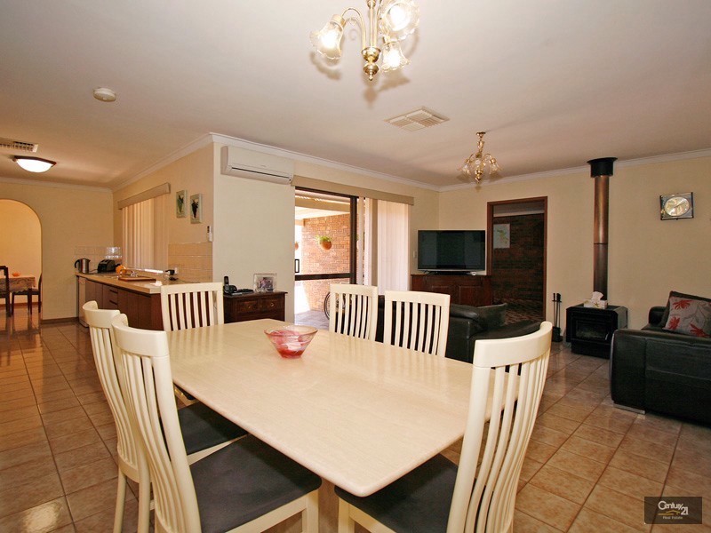 26 Ashley Drive, Kelmscott WA 6111