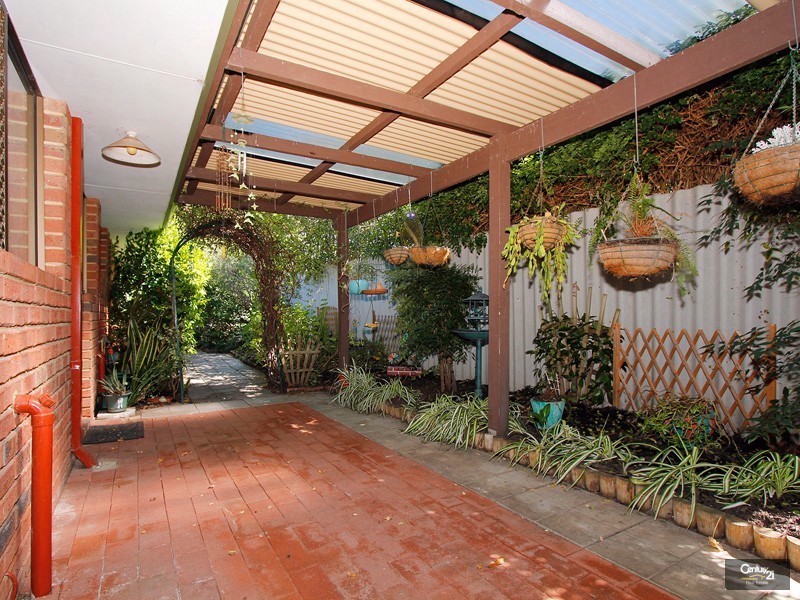 2/133 Railway Avenue, Kelmscott WA 6111