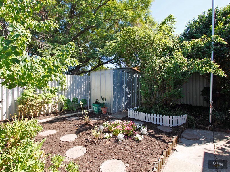 2/133 Railway Avenue, Kelmscott WA 6111