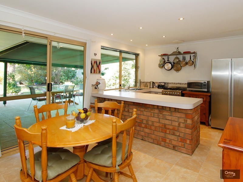 42 Chidzey Drive, Seville Grove WA 6112