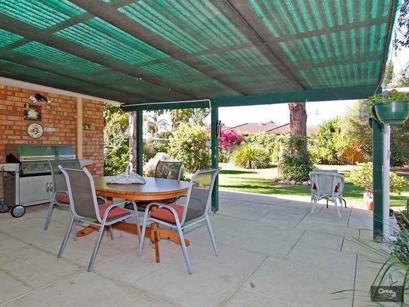 42 Chidzey Drive, Seville Grove WA 6112