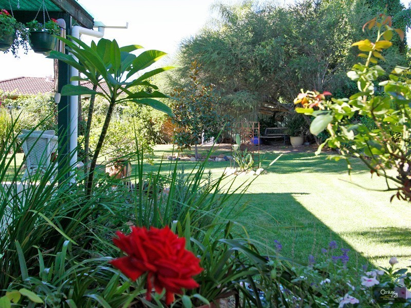 42 Chidzey Drive, Seville Grove WA 6112