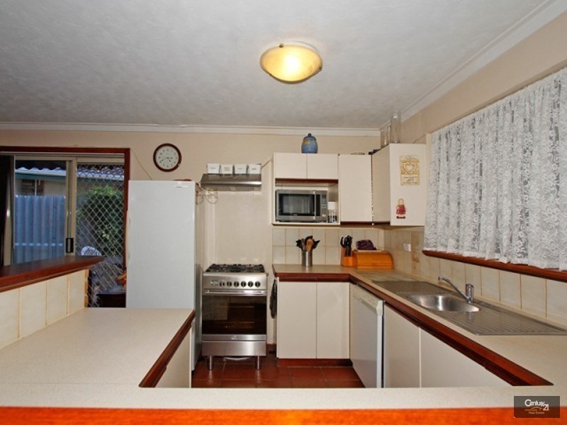 6 Deakin Court, Kelmscott WA 6111