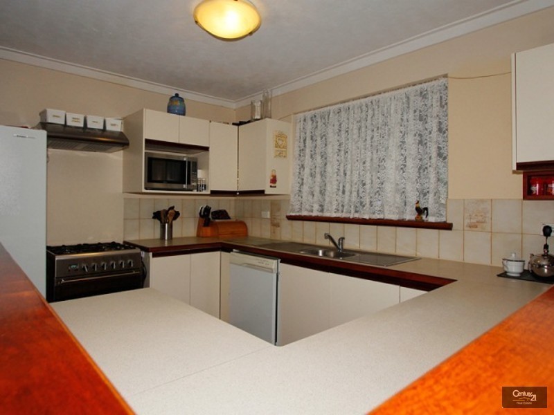 6 Deakin Court, Kelmscott WA 6111