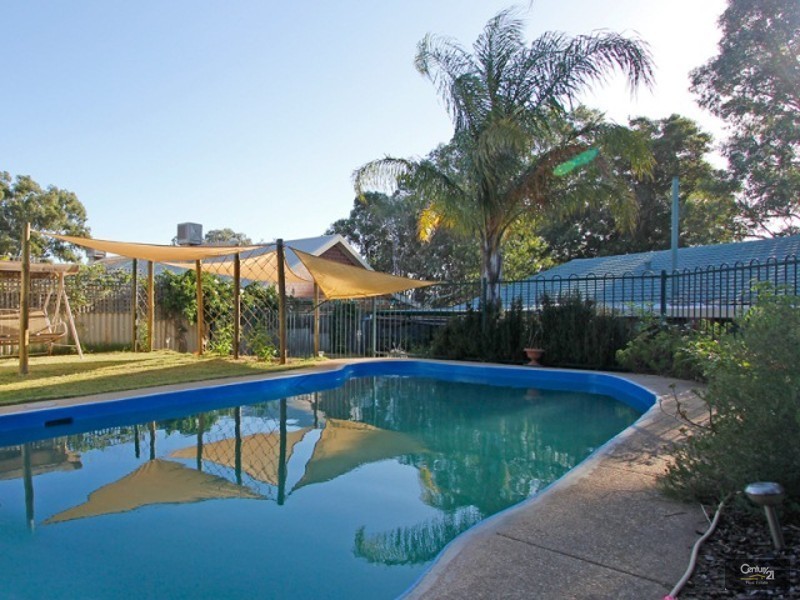 6 Deakin Court, Kelmscott WA 6111