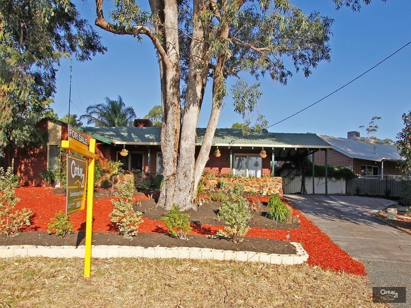 6 Deakin Court, Kelmscott WA 6111