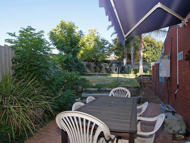 6 Deakin Court, Kelmscott WA 6111