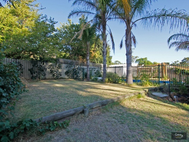 6 Deakin Court, Kelmscott WA 6111