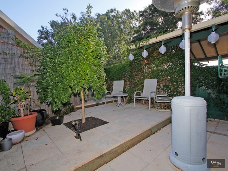 6 Deakin Court, Kelmscott WA 6111