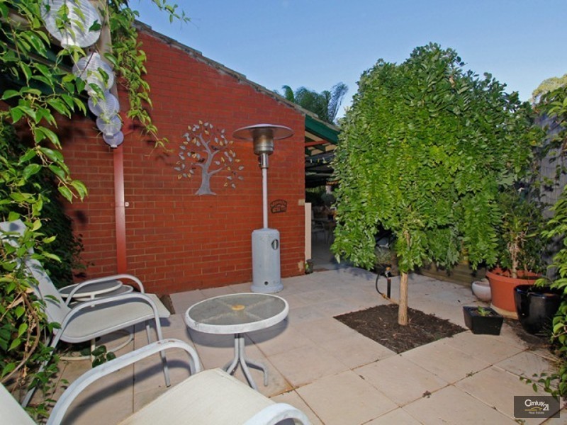 6 Deakin Court, Kelmscott WA 6111