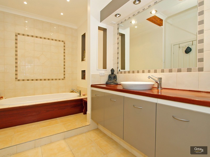 94 Roberts Road, Kelmscott WA 6111