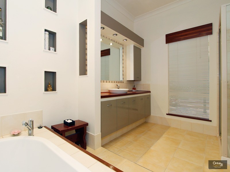 94 Roberts Road, Kelmscott WA 6111