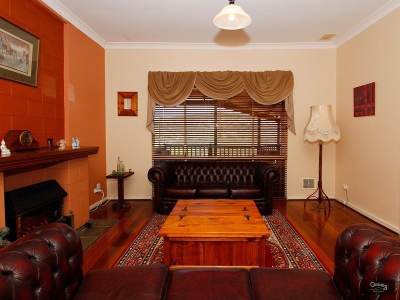 94 Roberts Road, Kelmscott WA 6111