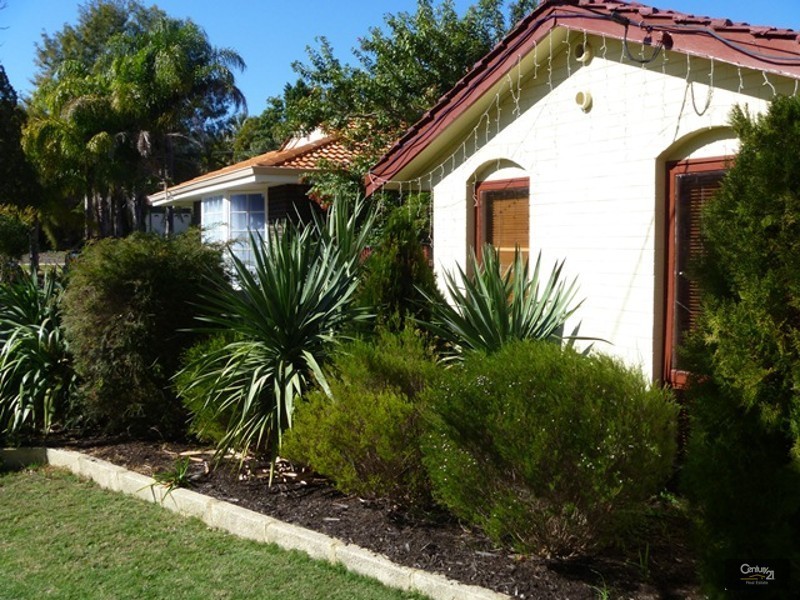 3 Tara Way, Kelmscott WA 6111