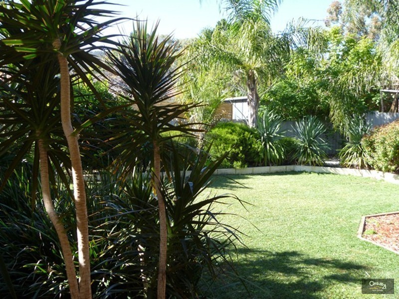 3 Tara Way, Kelmscott WA 6111