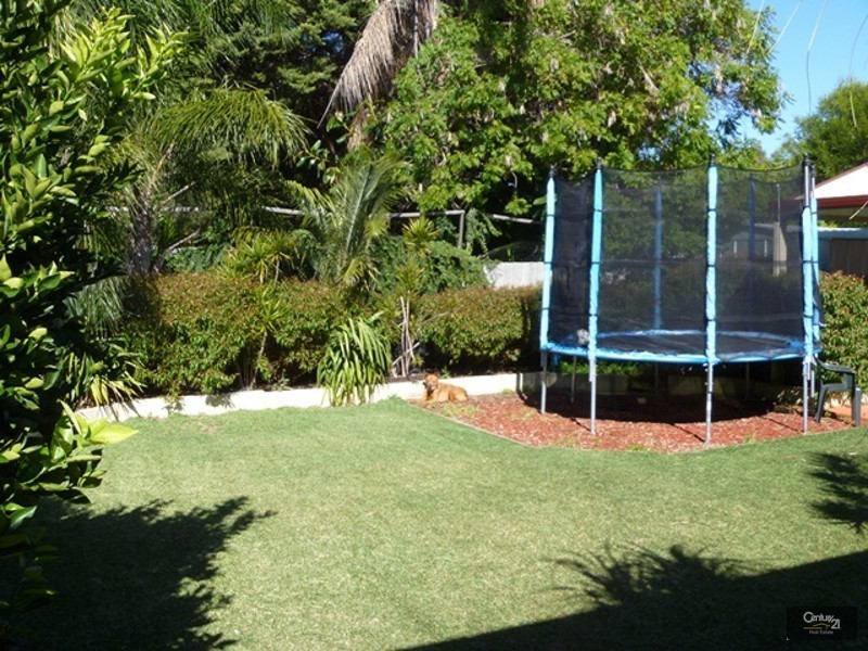 3 Tara Way, Kelmscott WA 6111