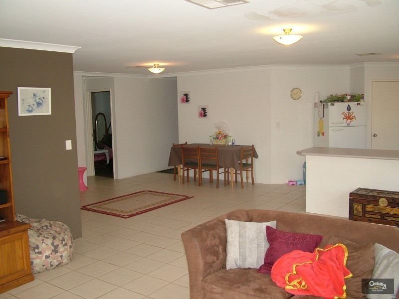 126 Seville Drive, Seville Grove WA 6112