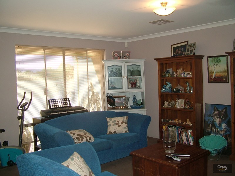 32 Fallon Place, Seville Grove WA 6112