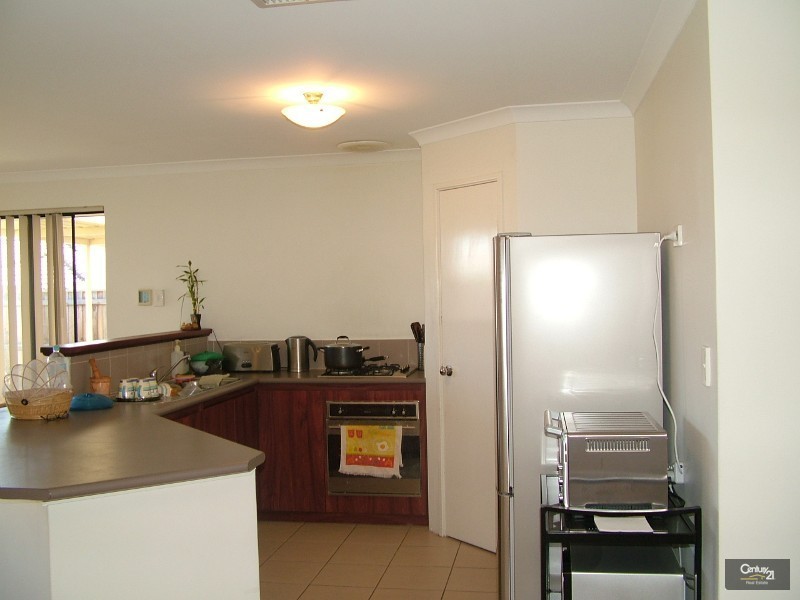 32 Fallon Place, Seville Grove WA 6112