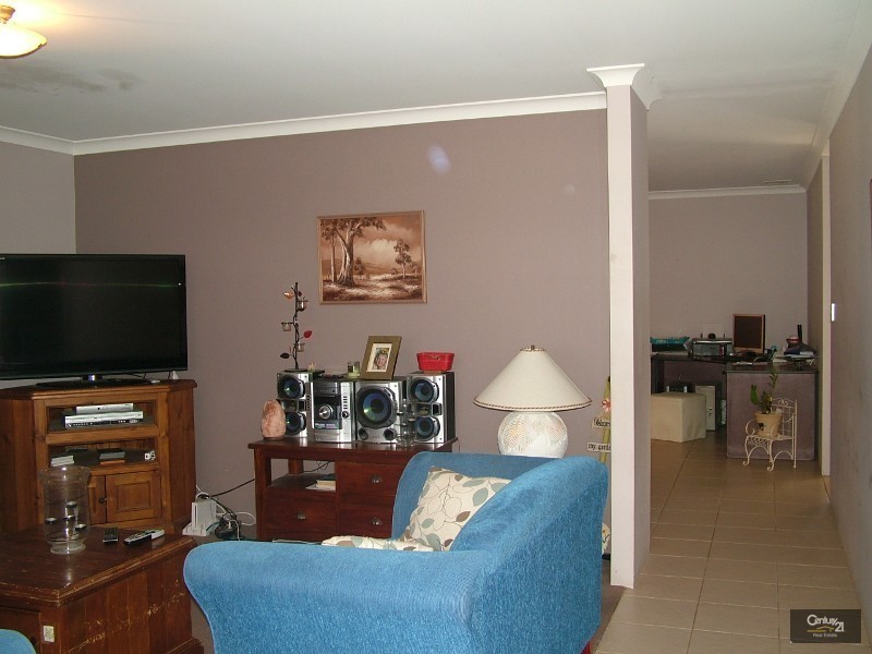 32 Fallon Place, Seville Grove WA 6112