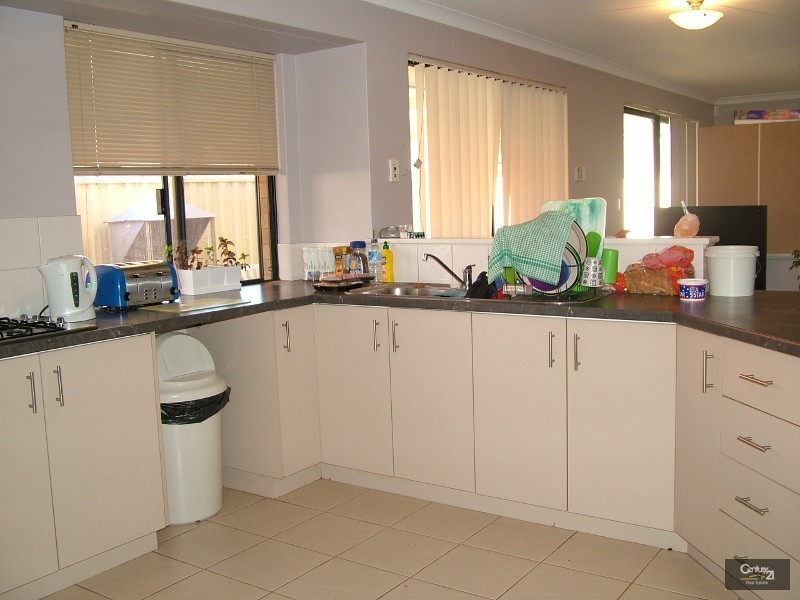 32 Fallon Place, Seville Grove WA 6112