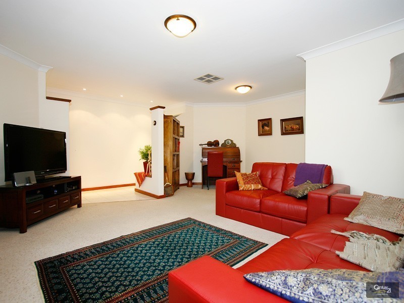 2 Petalite Place, Mount Richon WA 6112