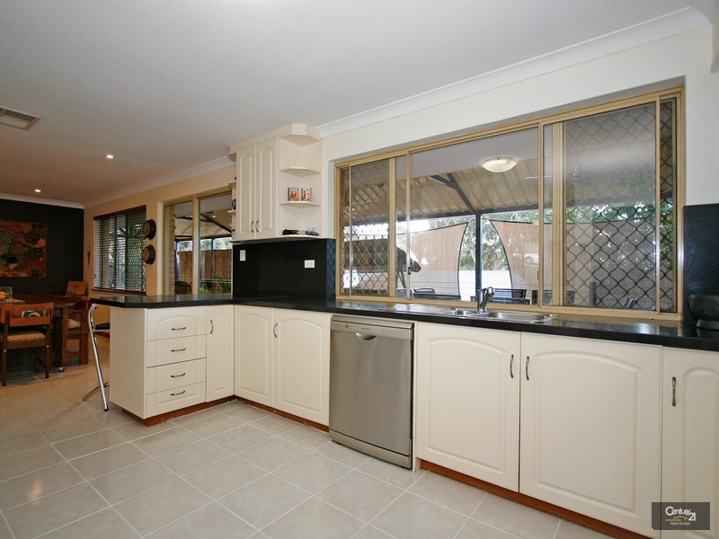 2 Petalite Place, Mount Richon WA 6112