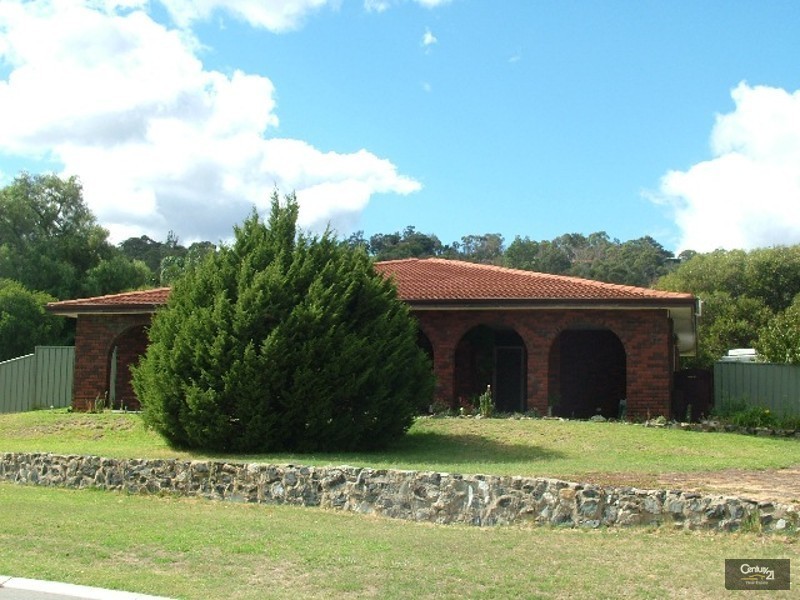 17 Kevin Road, Kelmscott WA 6111