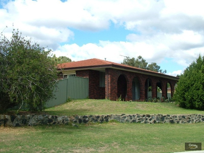 17 Kevin Road, Kelmscott WA 6111