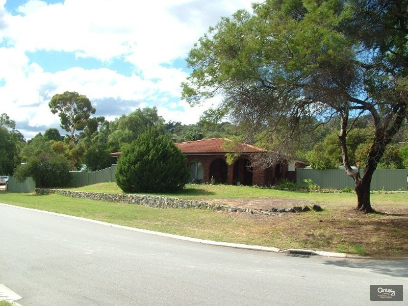 17 Kevin Road, Kelmscott WA 6111