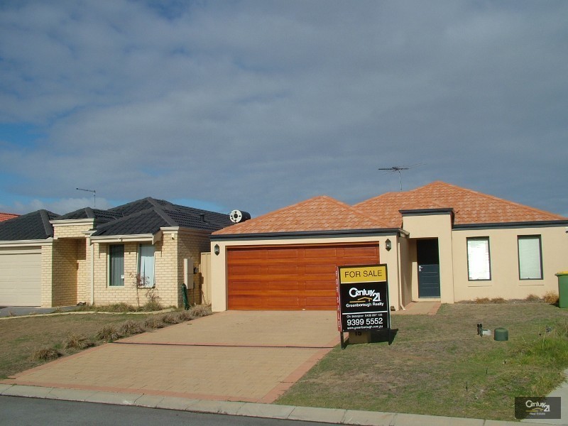 15 Bampton Road, Orelia WA 6167