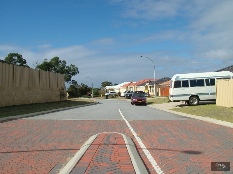 15 Bampton Road, Orelia WA 6167